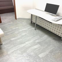 木田形成外科皮フ科クリニック診察室