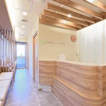 根津駅前たかやま皮膚科待合室