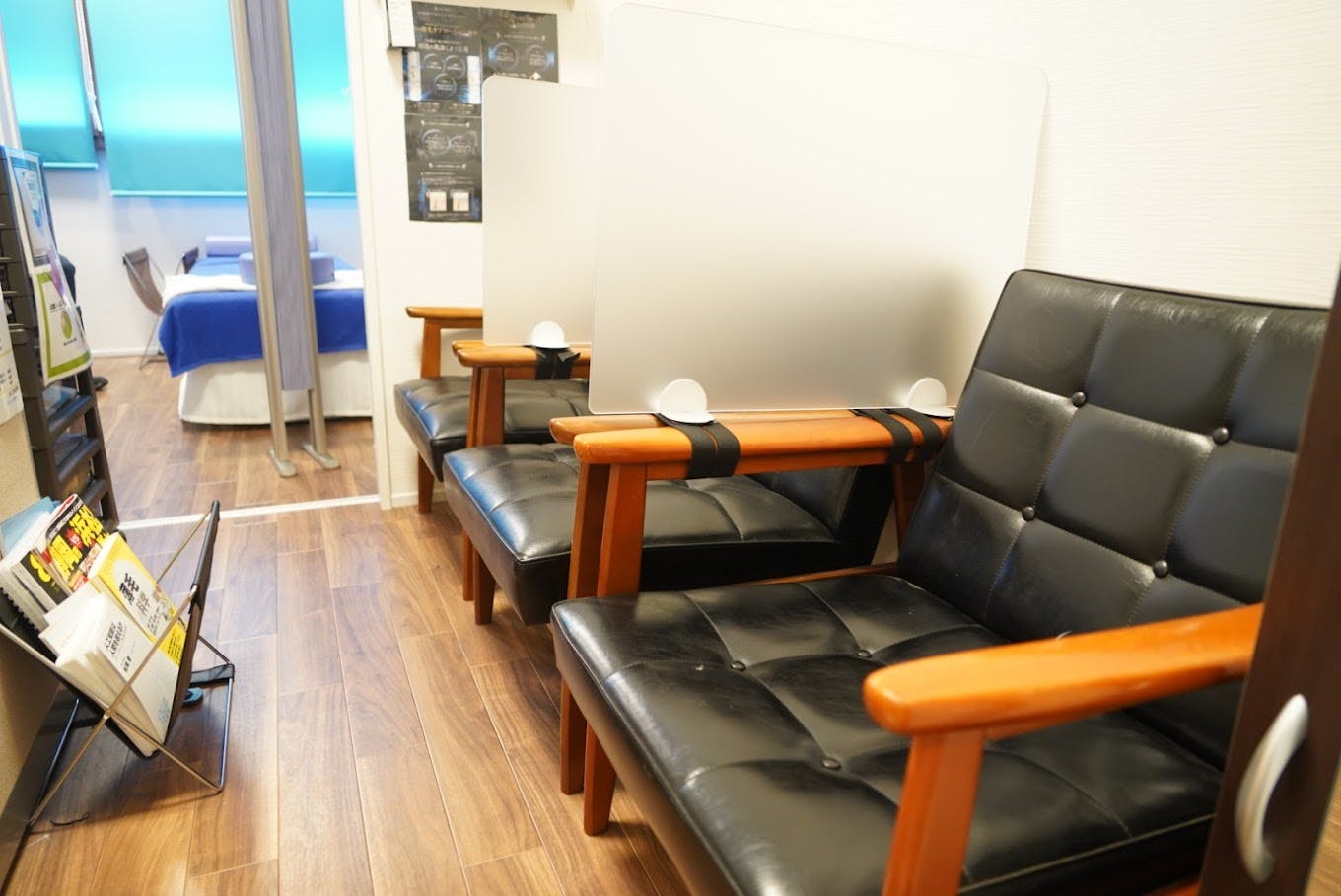 Y's クリニック待合室