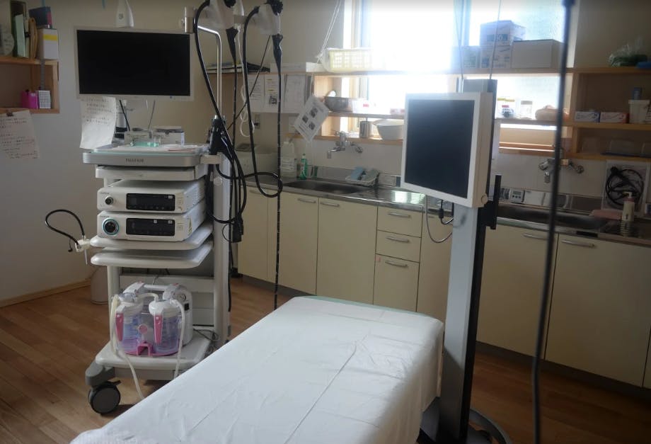 iひふ・大腸いがり弘之由美子クリニック処置室