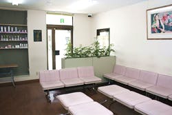 山田皮膚科医院待合室