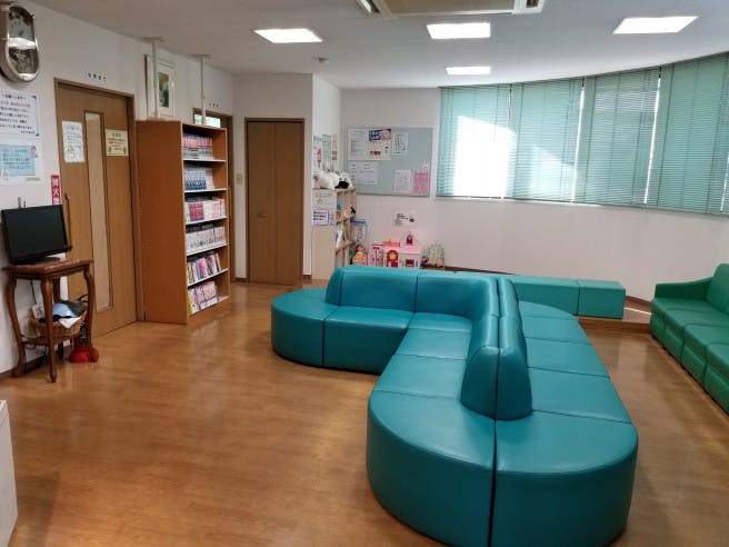 せきづか皮ふ科待合室