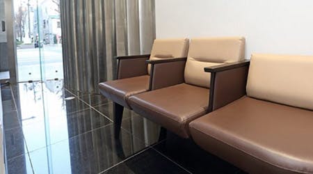 渋谷国際皮膚科医院待合室