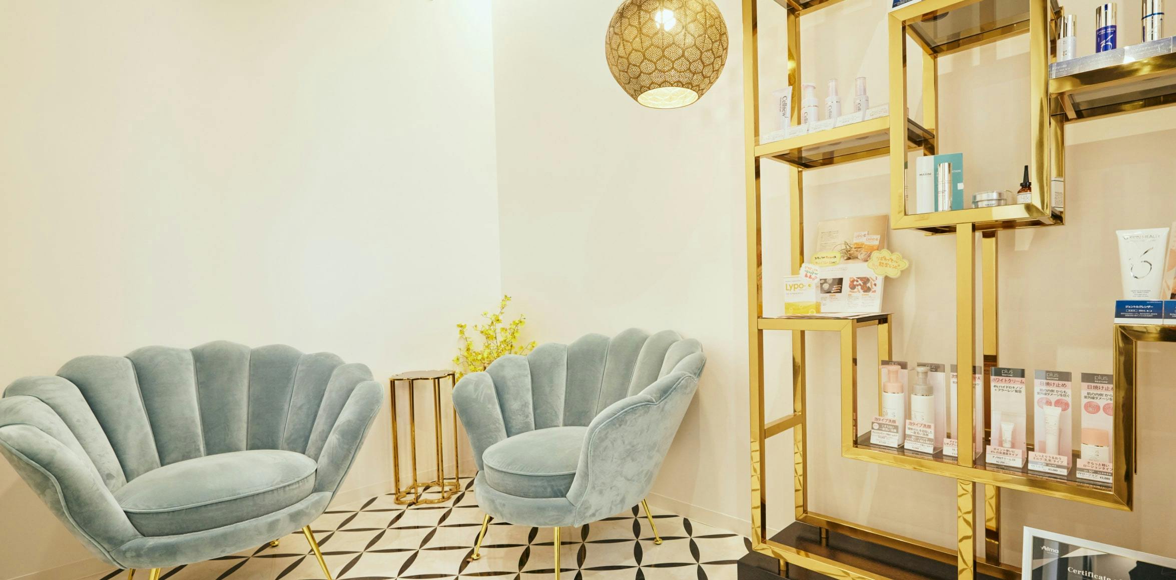 小野寺医院待合室1