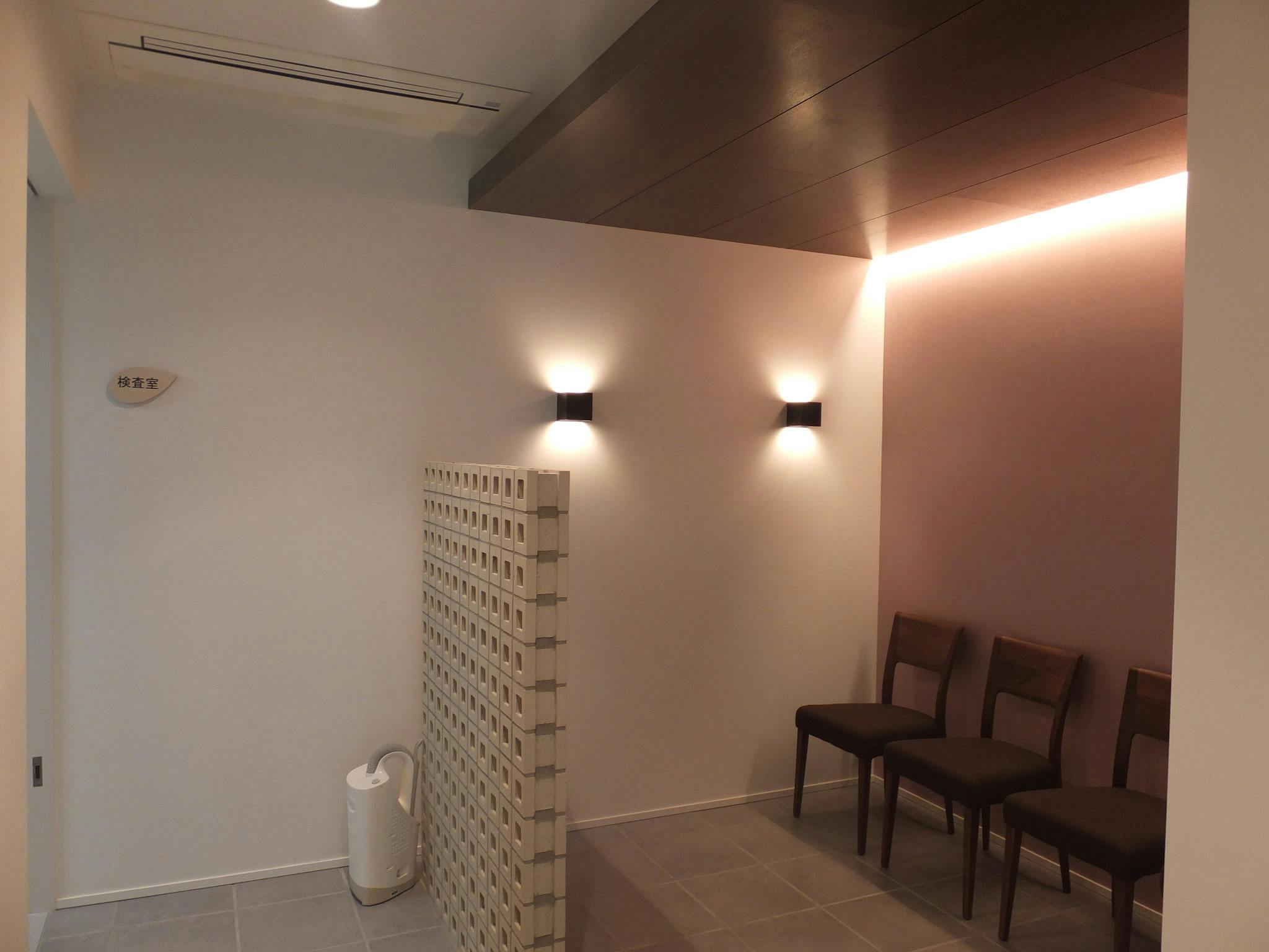 動坂下泌尿器科クリニック待合室