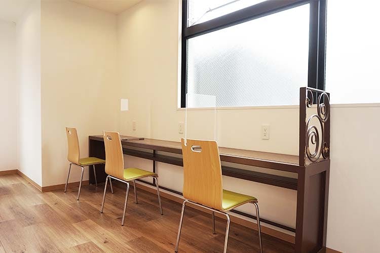 ささき腎泌尿器クリニック待合室2