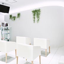 白石ガーデンプレイス皮膚科クリニック待合室