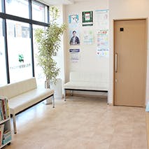 芦花公園駅前クリニック待合室