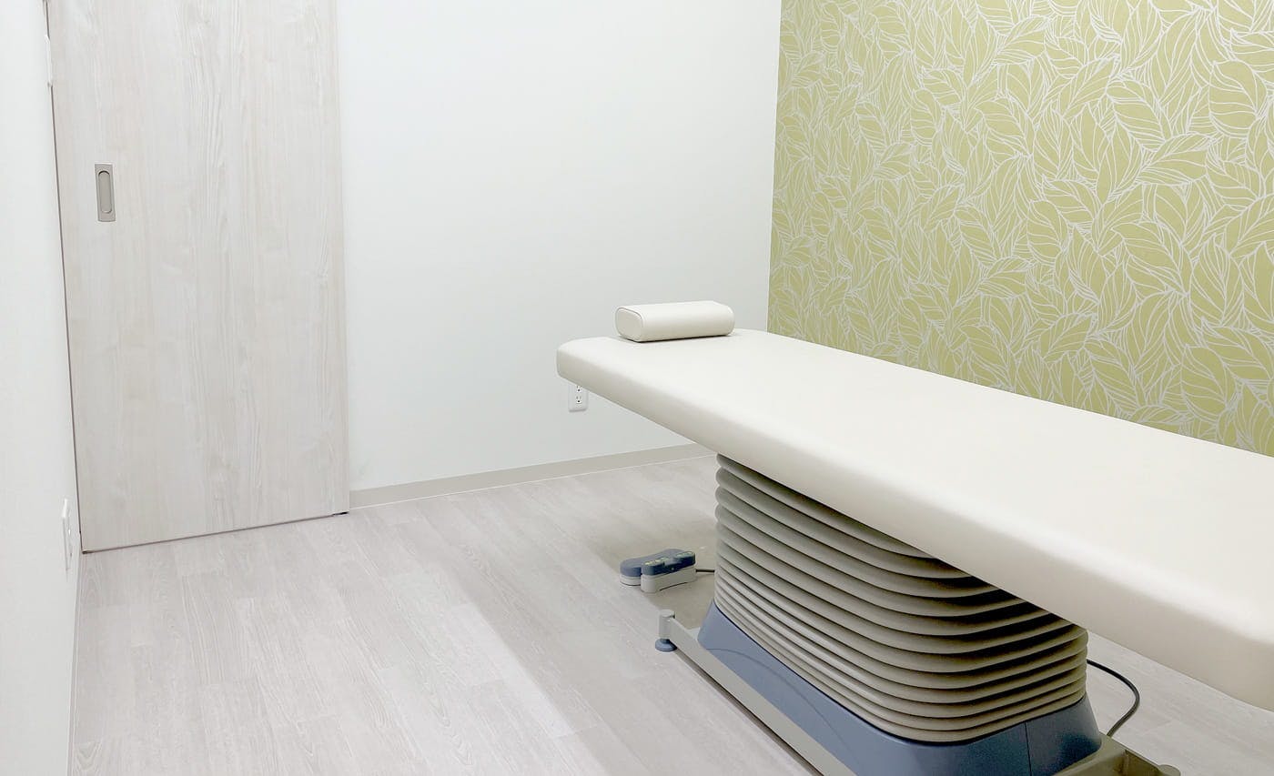 まな皮ふ科クリニック処置室