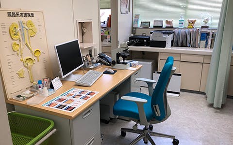 真弓皮膚泌尿器科医院診察室