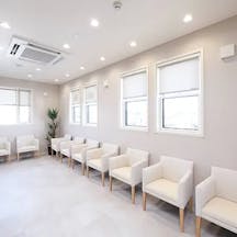 よりそうファミリー内科クリニック待合室