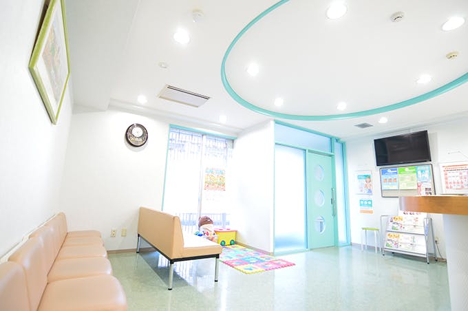 こばやし皮膚科待合室2