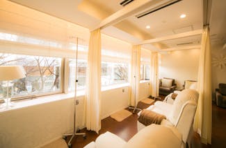 ドクターマリ・クリニック 栄院(Dr.MARI CLINIC)ソファルーム