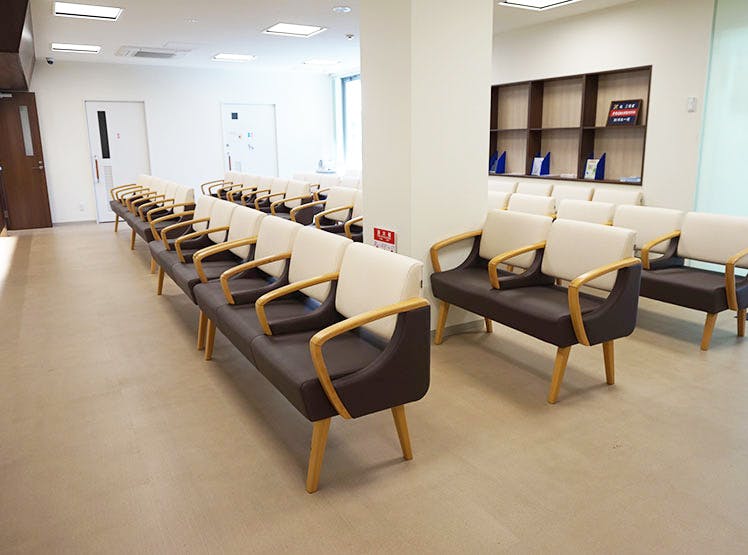 金町慶友整形外科リウマチ科内科待合室