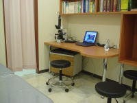 山田皮膚科診察室