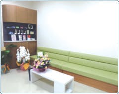 おおつか形成外科クリニック待合室