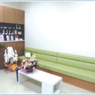 おおつか形成外科クリニック待合室