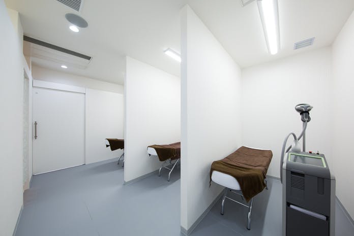 新宿駅前うわじま皮膚科処置室