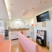 三鷹はなふさ皮膚科待合室