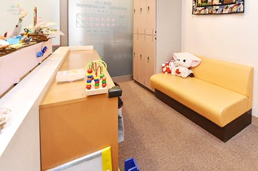 こすもレディースクリニック待合室1