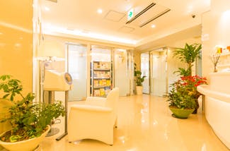 ドクターマリ・クリニック 栄院(Dr.MARI CLINIC)待合室