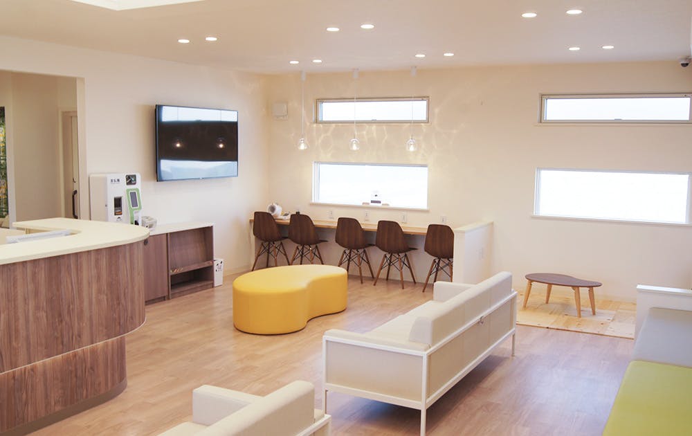 はましげ皮フ科クリニック待合室2