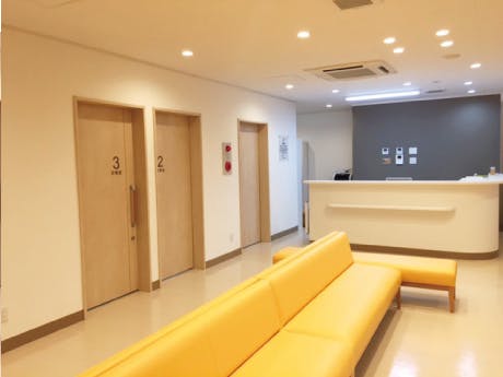 新川皮膚科クリニック待合室1