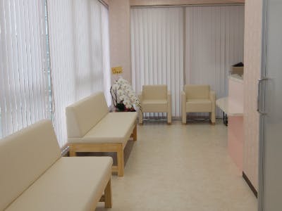 山手皮フ・形成外科クリニック待合室