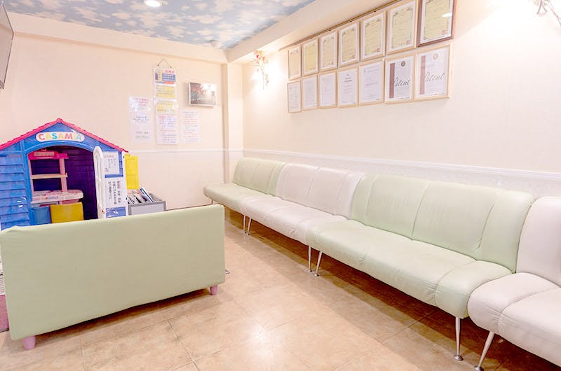 にっしん皮フ科・形成外科待合室