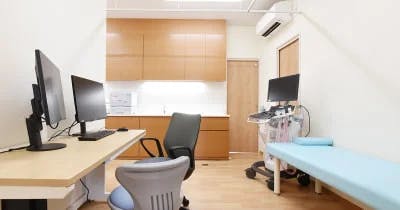 安城真クリニック診察室