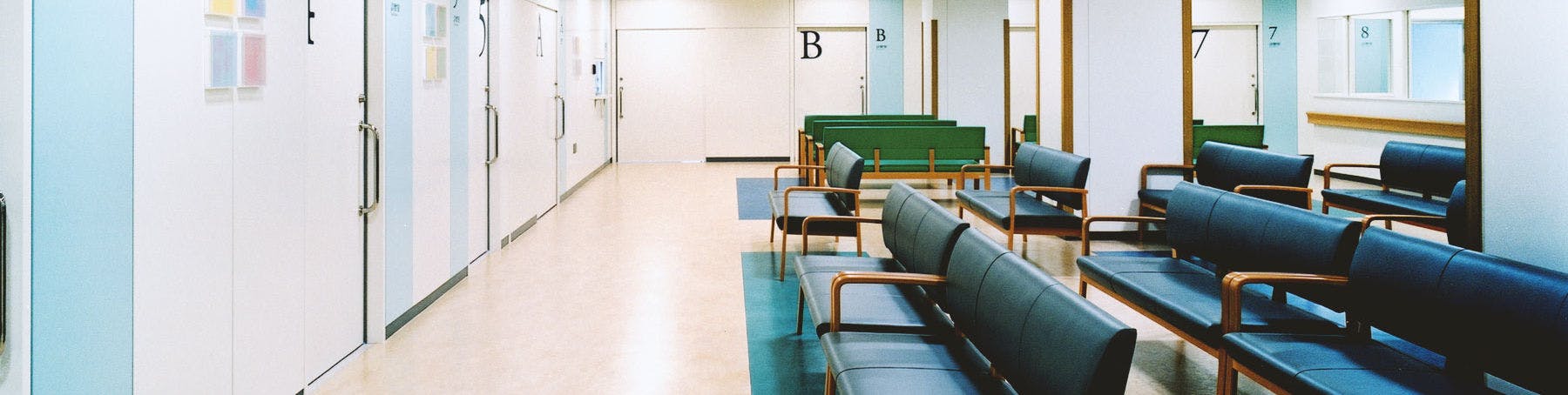 東海大学医学部外科学系形成外科待合室