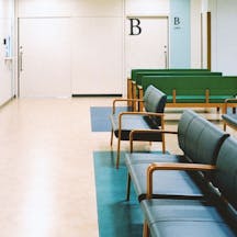 東海大学医学部外科学系形成外科待合室