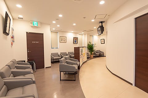 平林皮フ科クリニック待合室