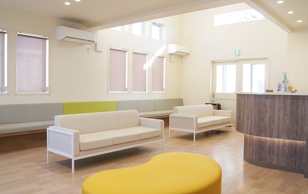 はましげ皮フ科クリニック待合室1