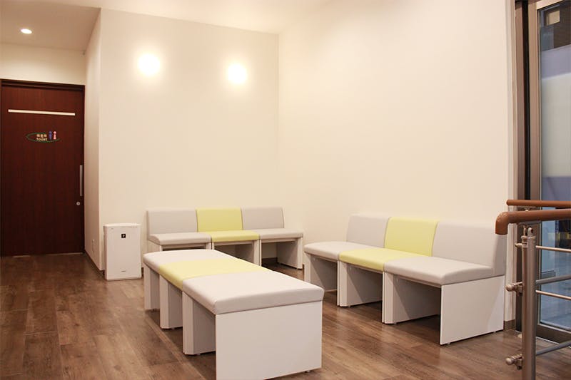 のむら泌尿器科待合室