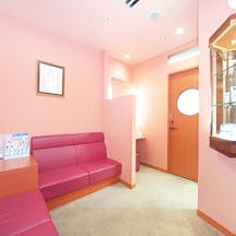 小林皮フ科クリニック待合室2