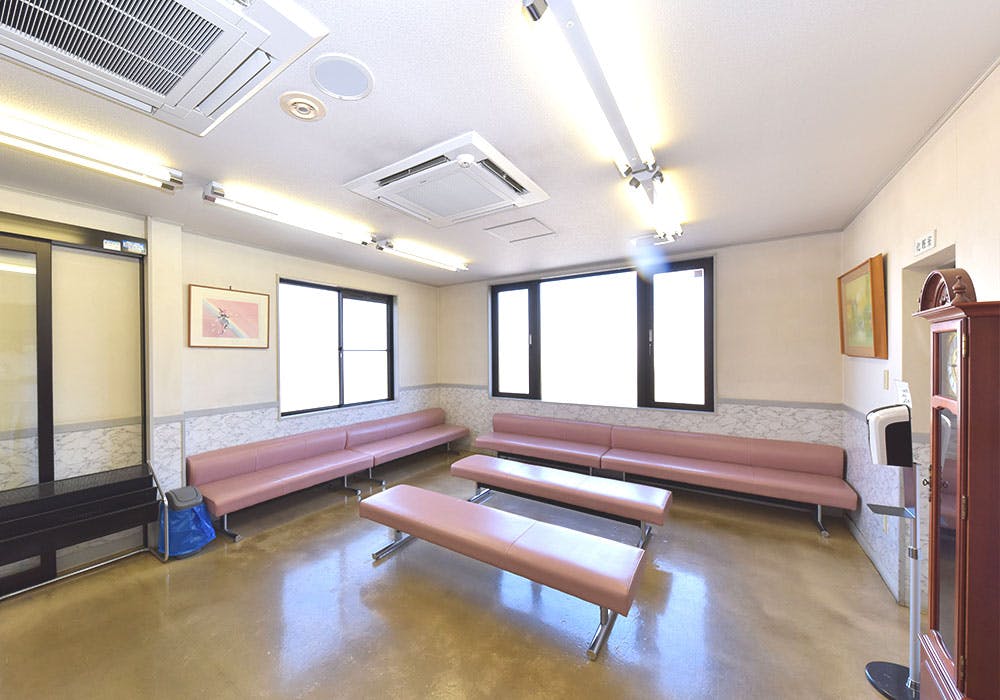なるせ皮膚科待合室