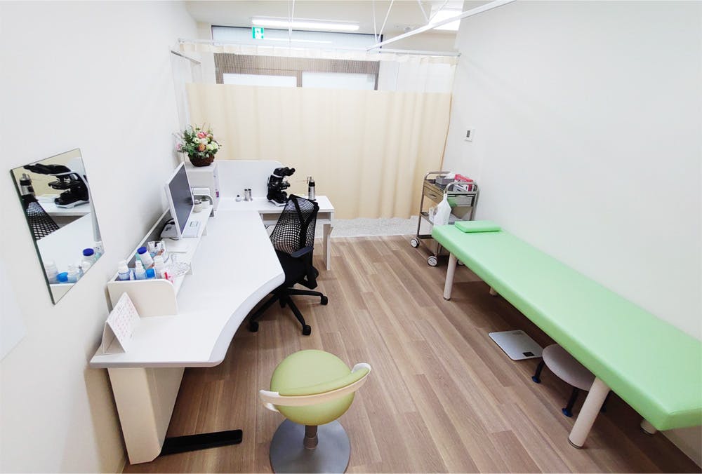 砂町あんず皮フ科診察室