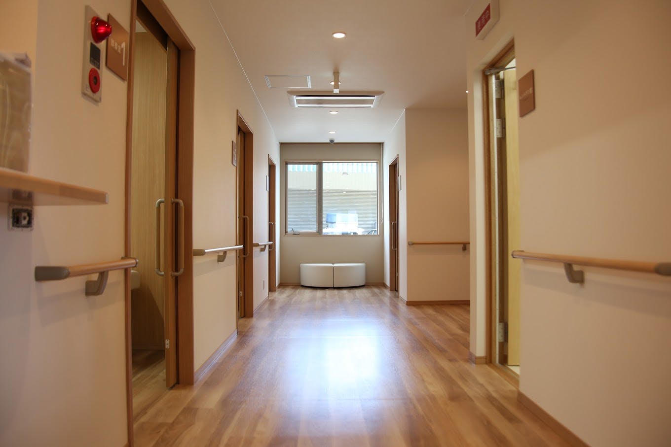 春日居皮フ・リウマチクリニック廊下