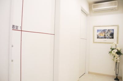 ワタナベ皮膚科廊下