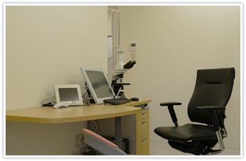 こばやし皮フ科クリニック診察室