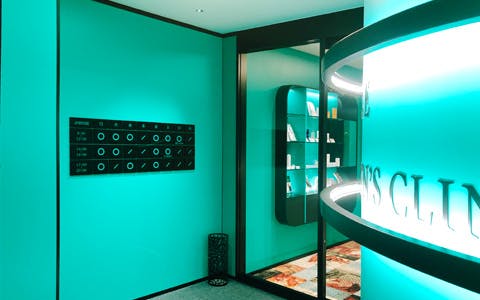 あきせウィメンズクリニック 寝屋川院入口