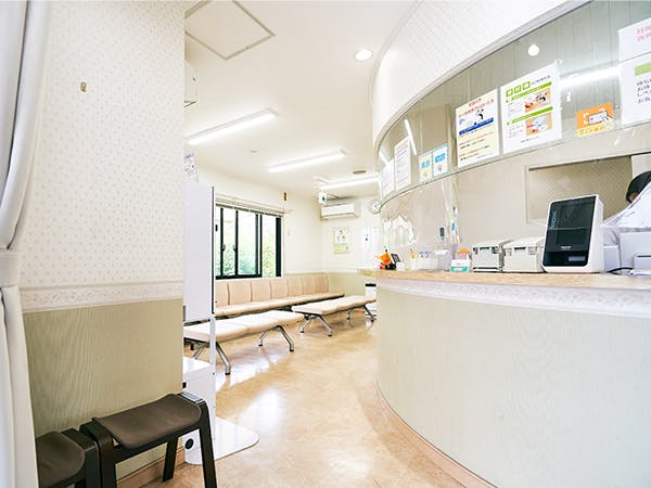 仲皮フ科クリニック受付