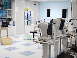 冲永眼科クリニック検査室