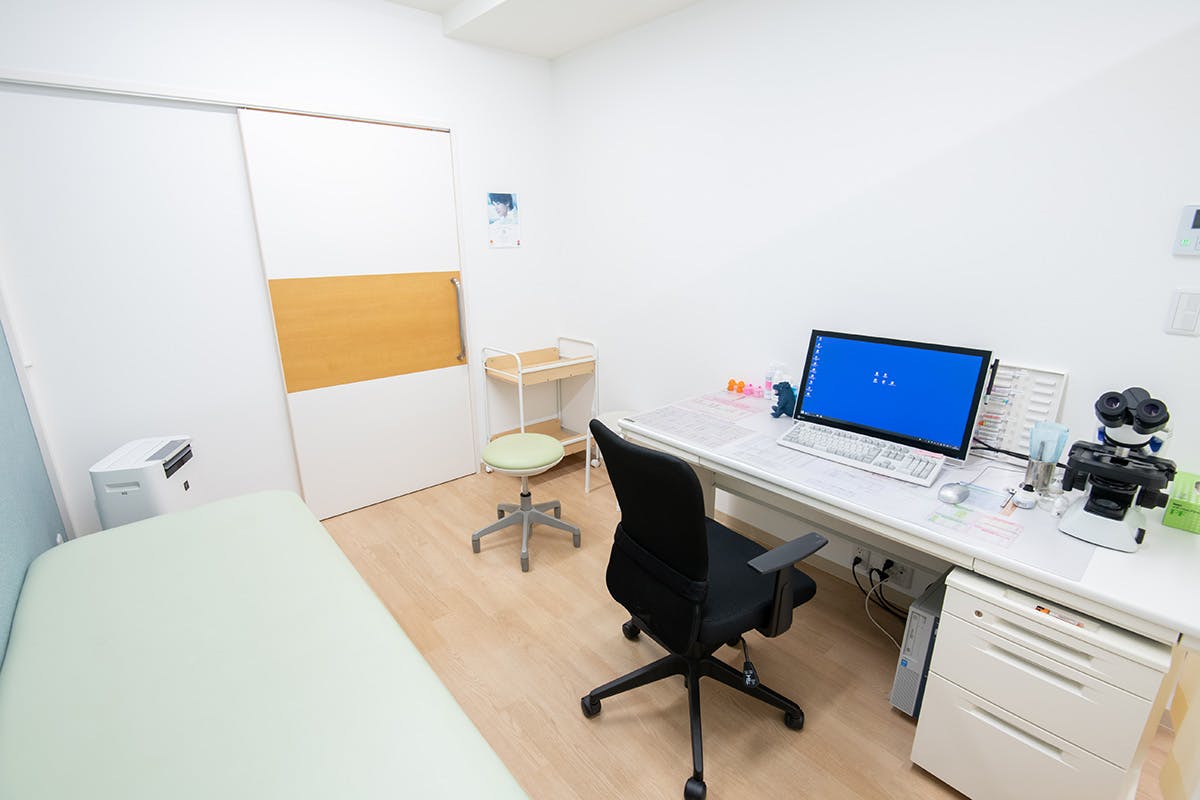 あとう皮膚科・形成外科クリニック診察室