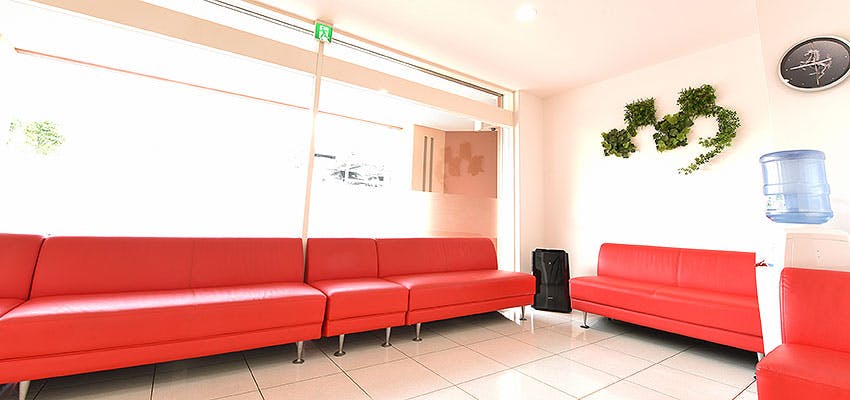 にし整形外科ペインクリニック待合室