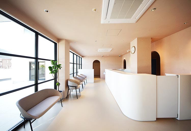 おかもと形成外科美容クリニック待合室