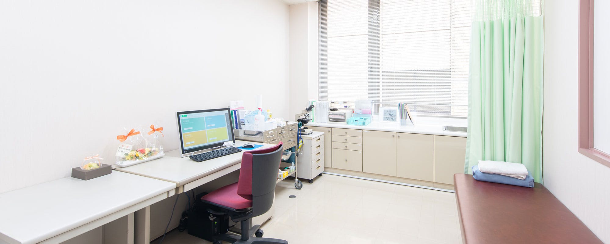 よこはま港南台形成クリニック診察室