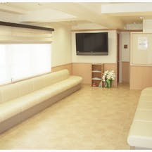 都立大かわい皮膚科待合室