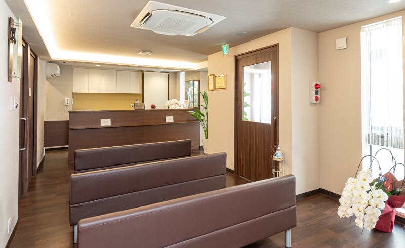 小田急相模原駅前皮膚科待合室